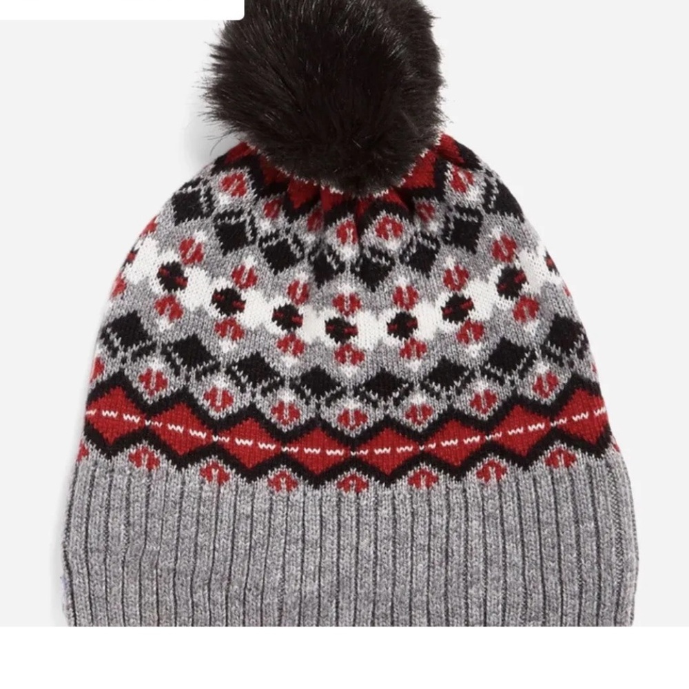 NWT Vera Bradley Jacquard Pom Pom Beanie Hat Cap Playful Penguins Red 23703-J09